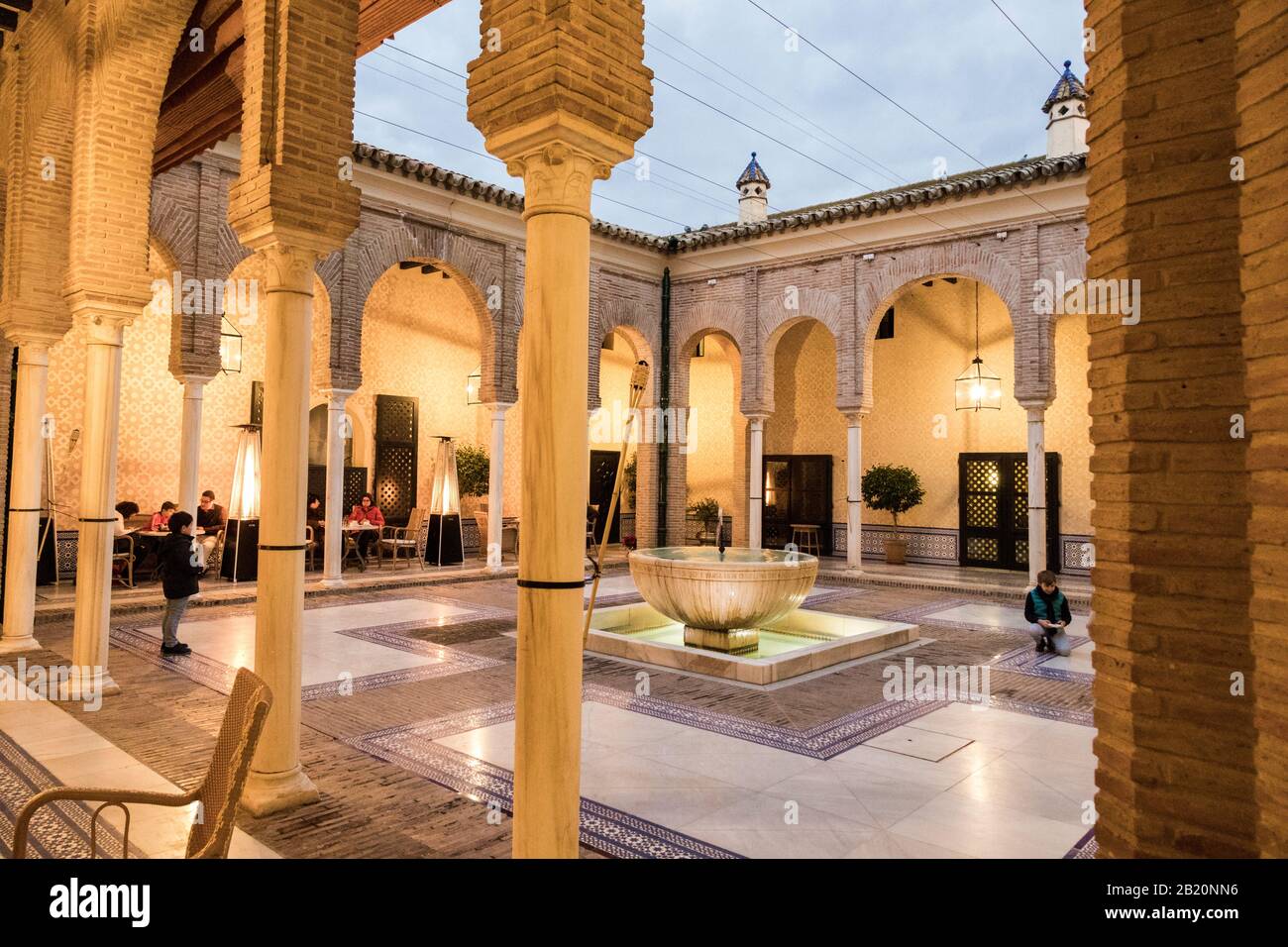 Carmona, Spagna. L'Alcazar del Rey Don Pedro (Fortezza di Re San Pietro), un castello in questa città in Andalusia, in provincia di Siviglia Foto Stock