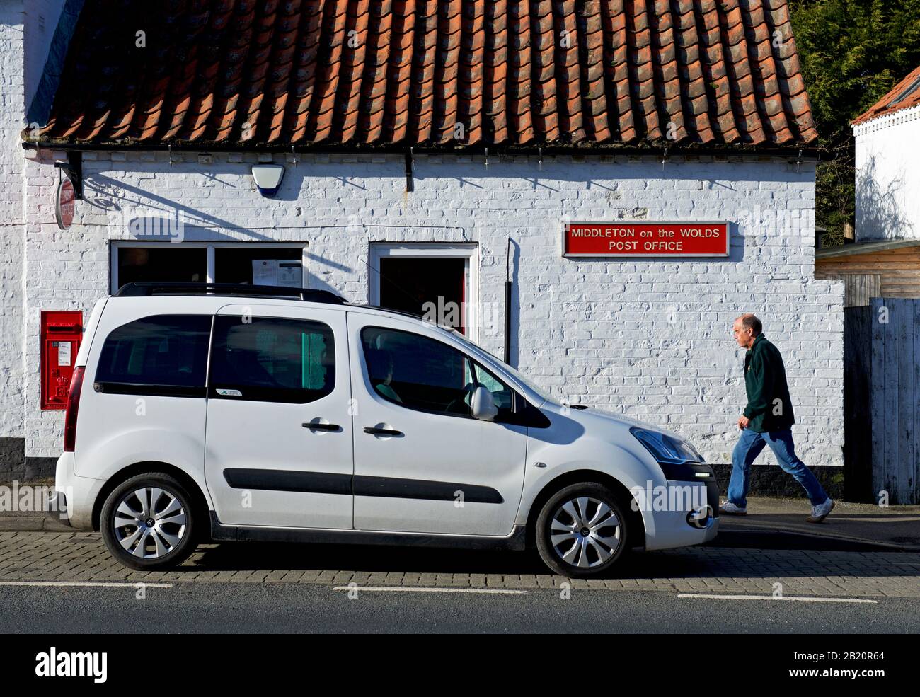 Il Post Office e negozio nel villaggio di Middleton sui Wolds, East Yorkshire, Inghilterra Regno Unito Foto Stock