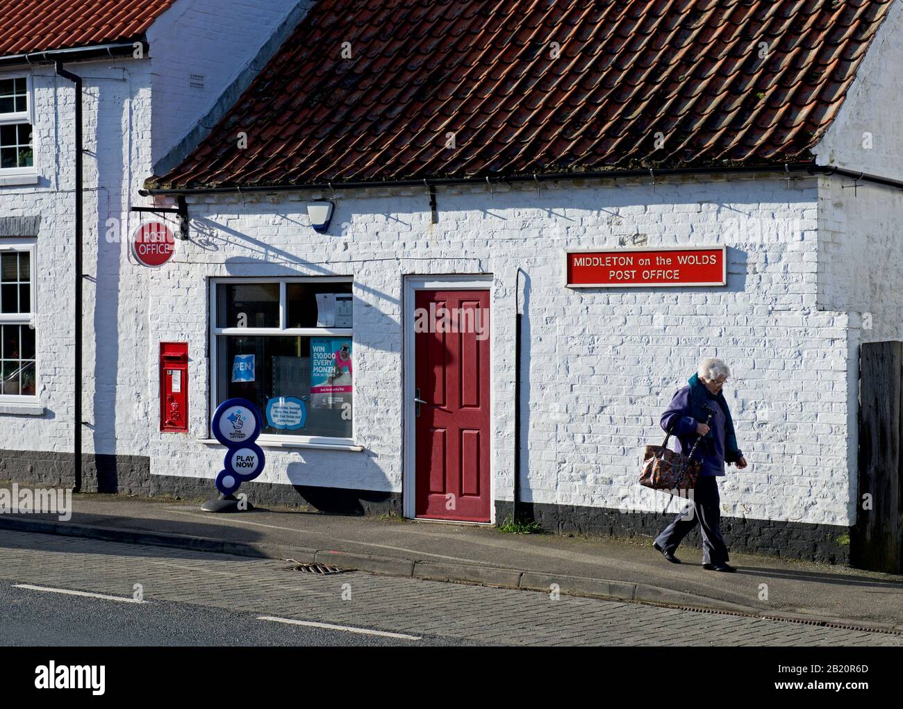 Il Post Office e negozio nel villaggio di Middleton sui Wolds, East Yorkshire, Inghilterra Regno Unito Foto Stock