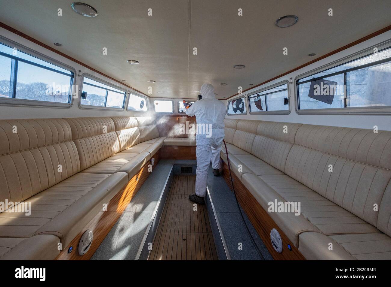 Venezia, Italia. 28th Feb, 2020. I battelli attraccano in attesa di essere disinfettati nel deposito della compagnia di trasporto veneziana Alilaguna per il Coronavirus il 26 febbraio 2020 a Venezia, Italia. Il 28 febbraio 2020 a Venezia, Italia. Credito: Risveglio/Alamy Live News/ Stefano Mazzola Foto Stock