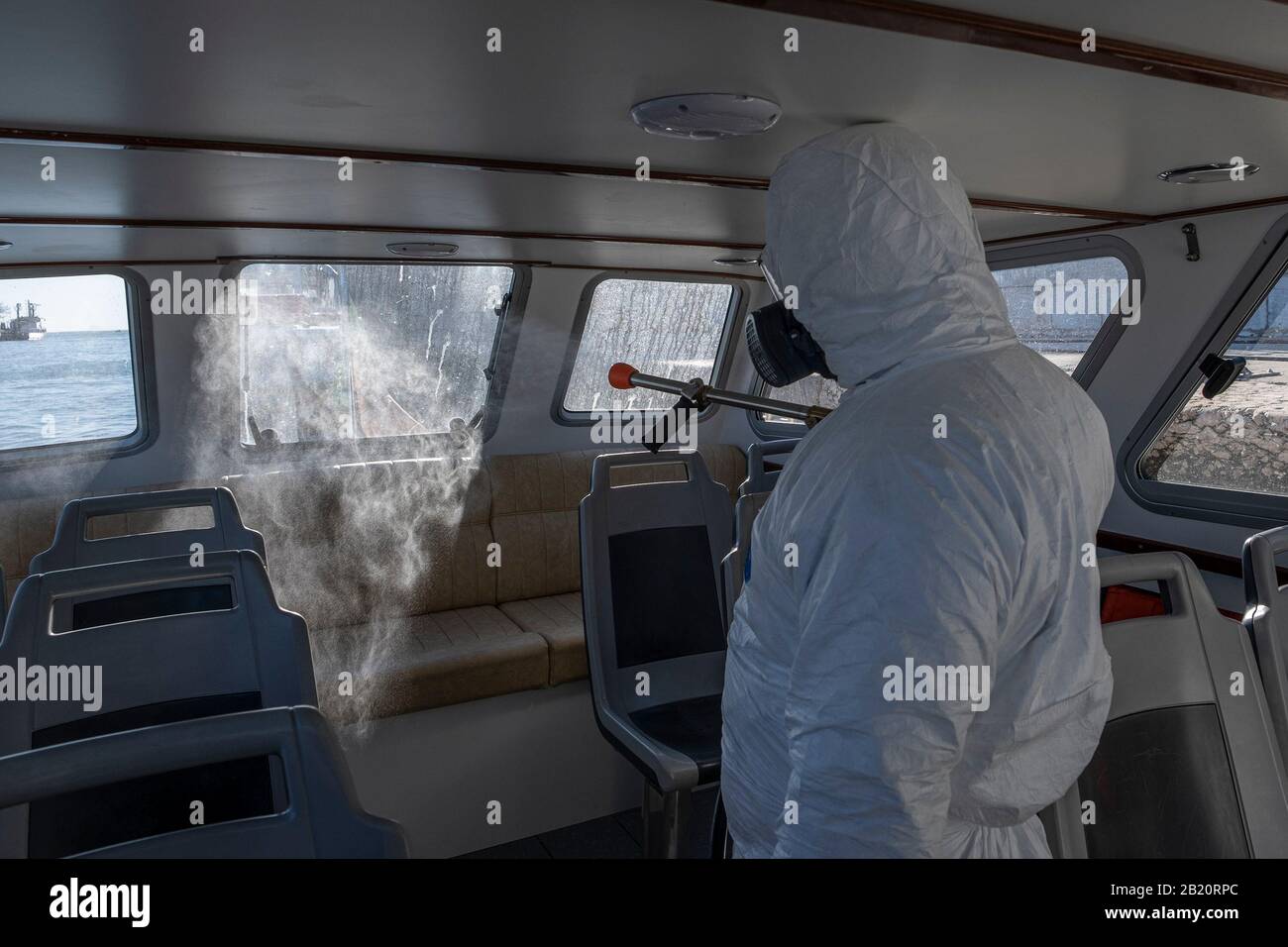 Venezia, Italia. 28th Feb, 2020. I battelli attraccano in attesa di essere disinfettati nel deposito della compagnia di trasporto veneziana Alilaguna per il Coronavirus il 26 febbraio 2020 a Venezia, Italia. Il 28 febbraio 2020 a Venezia, Italia. Credito: Risveglio/Alamy Live News/ Stefano Mazzola Foto Stock