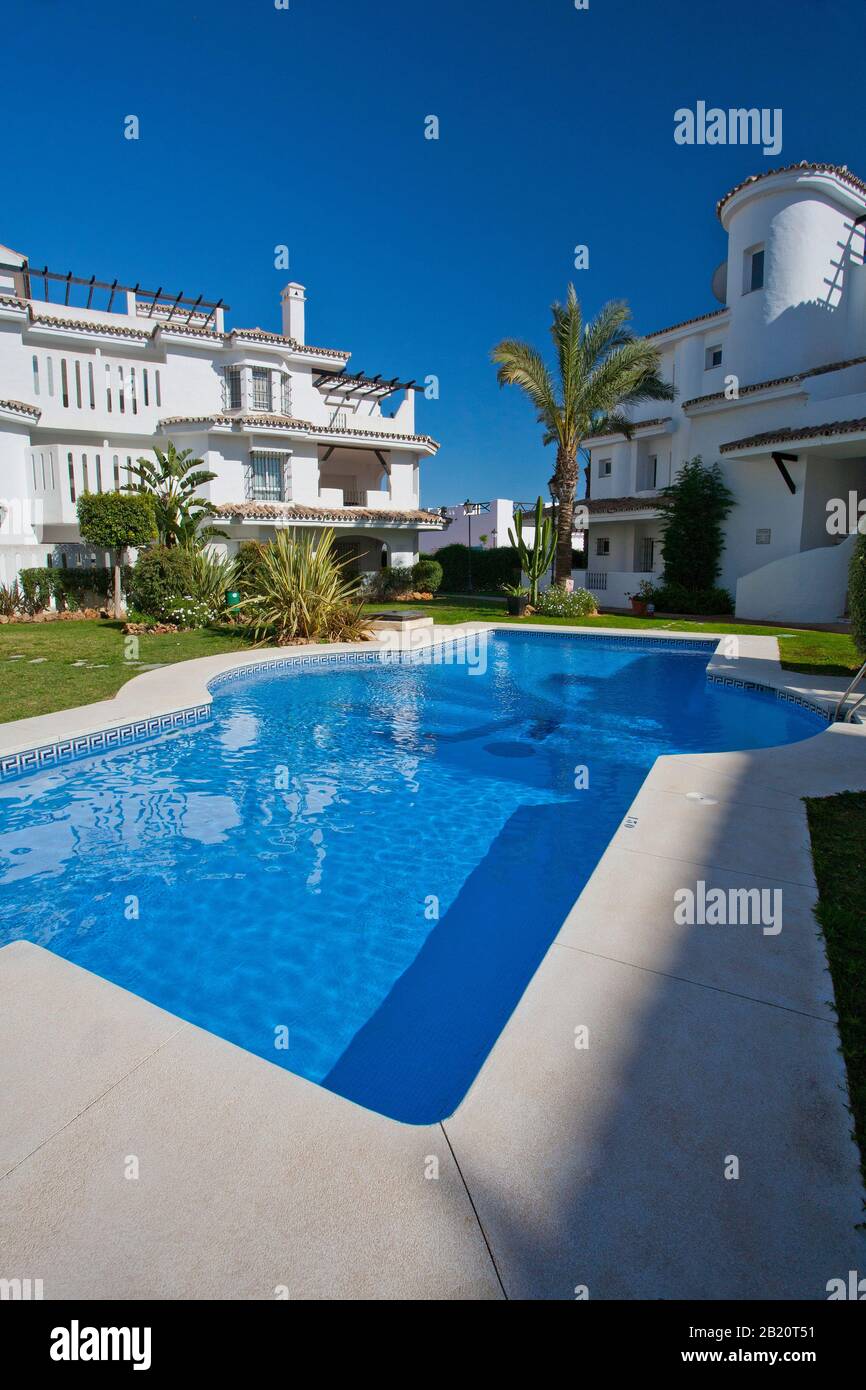 Una piscina in uno sviluppo di vacanza di lusso Foto Stock