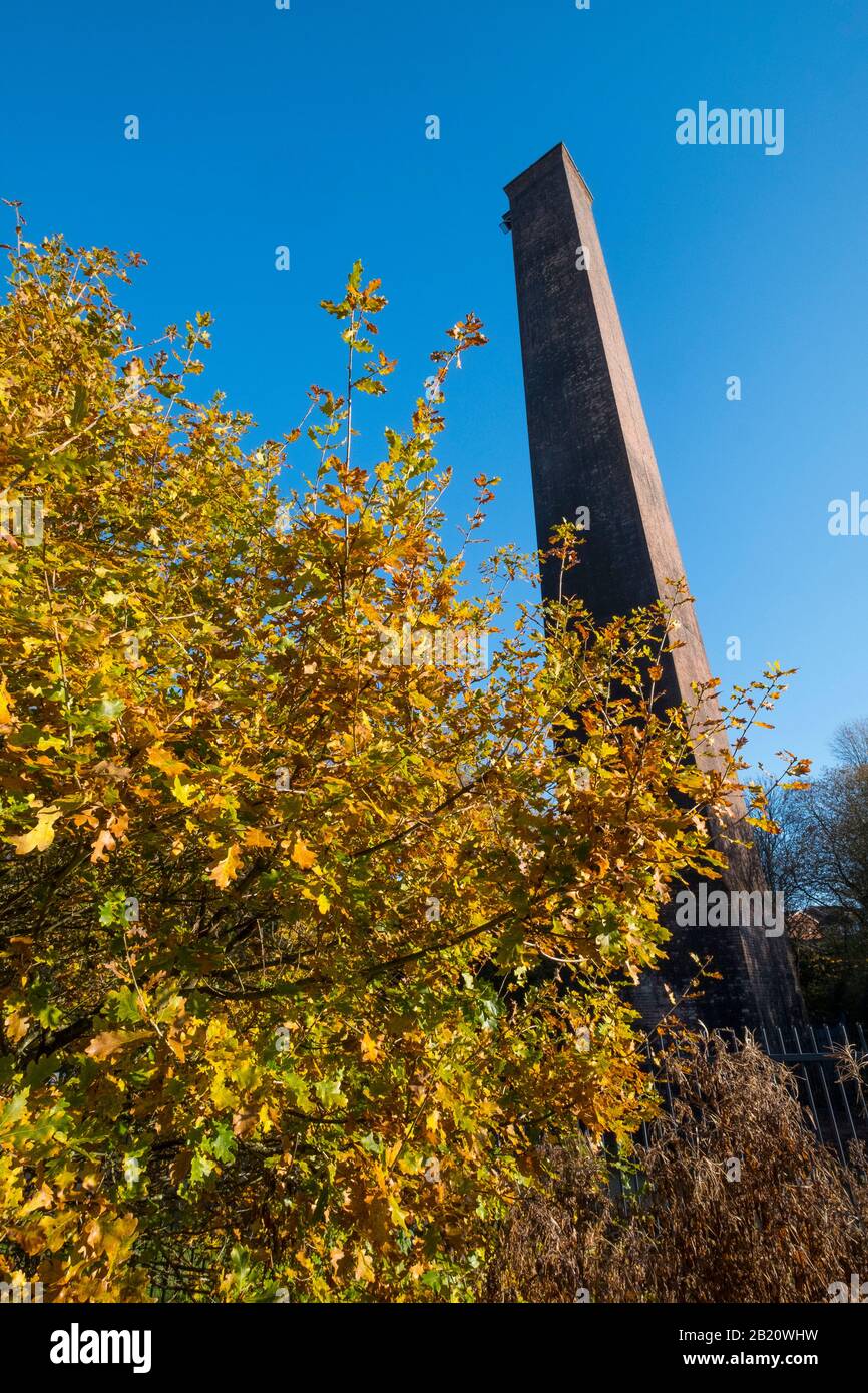 Stirchley Chimney A Telford Town Park, Shropshire, Inghilterra, Regno Unito Foto Stock