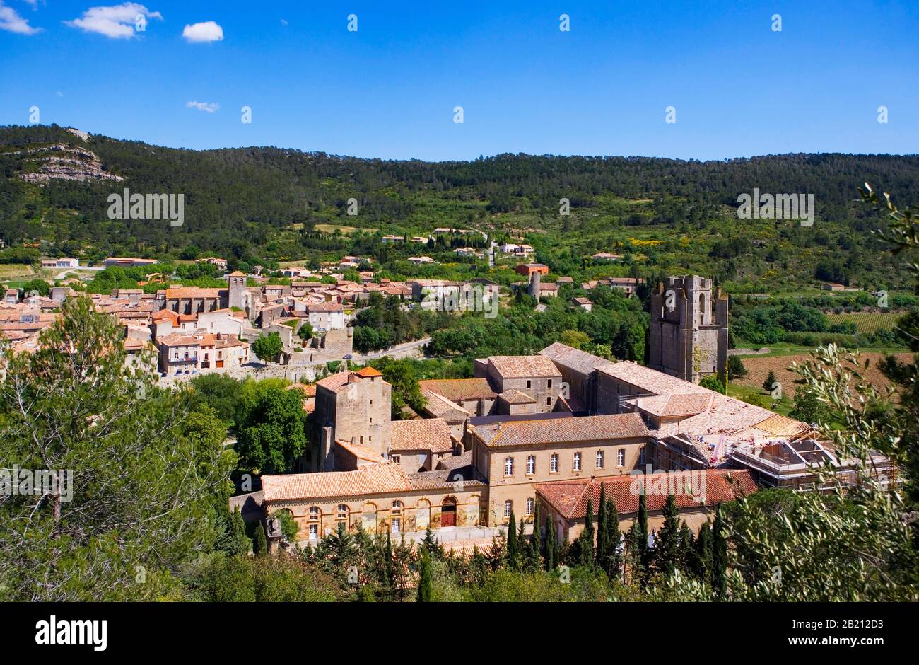 Lagrasse, Abbazia di Sainte Marie de Lagrasse anche Saint d Orbieu nella regione viticola Corbieres, Dipartimento di Aude, Languedoc-Roussillon, Francia Foto Stock