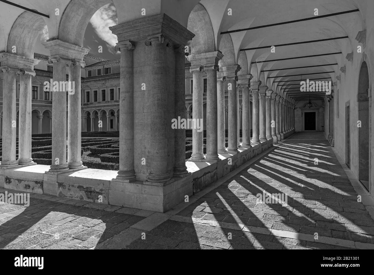 Chiostro dell'ex monastero benedettino Giorgio Cini sull'isola di San Giorgio maggiore, Venezia, Veneto, Italia Foto Stock