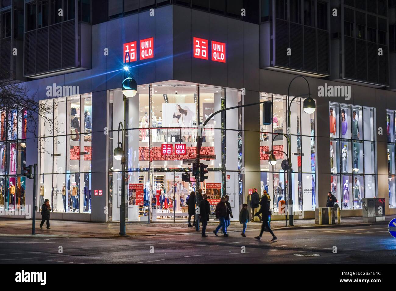 Uniqlo, Tauentzien, Charlottenburg di Berlino, Deutschland Foto Stock