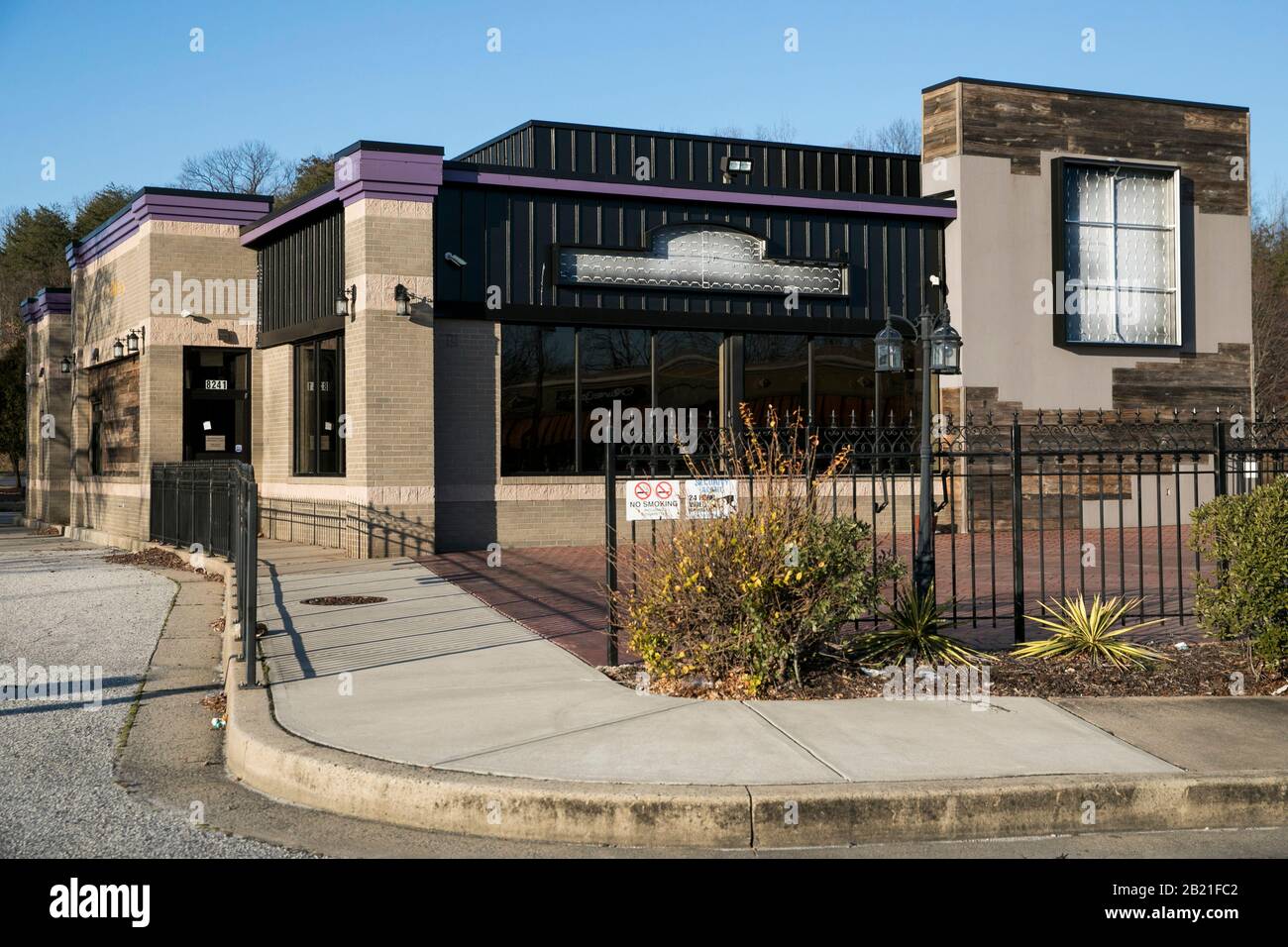 Un ristorante fast food abbandonato a Baltimora, Maryland, il 22 febbraio 2020. Foto Stock