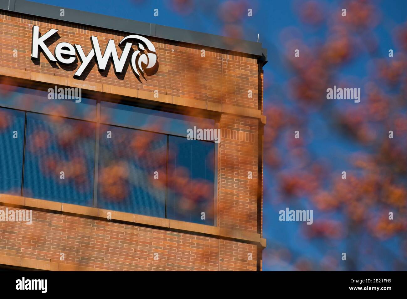 Un logo fuori dalla sede centrale di KeyW ad Hannover, Maryland, il 22 febbraio 2020. Foto Stock