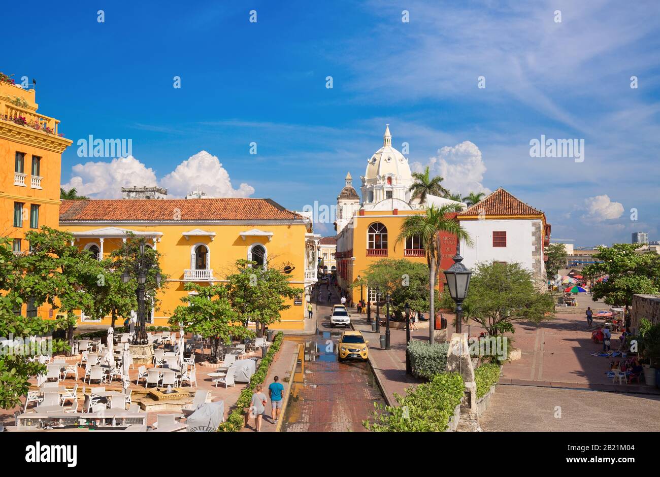 Cartagena, Colombia – 18 febbraio 2020: Famosa città Murata coloniale di Cartagena (Cuidad Amurrallada) e i suoi colorati edifici nel centro storico della città Foto Stock
