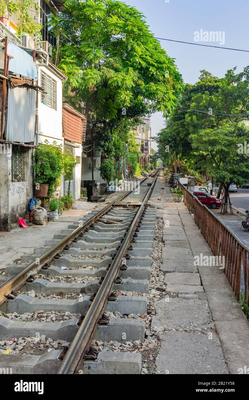 Hanoi, Vietnam. 12 Ottobre 2019. Hanoi Train Street. La vita accanto ai binari del treno nella Città Vecchia. Foto Stock