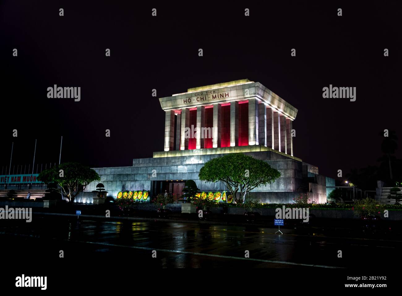 Hanoi, Vietnam, 12 Ottobre 2019. Ho Chi Minh Mausoleo di notte. Un famoso sito storico in Vietnam. Foto Stock