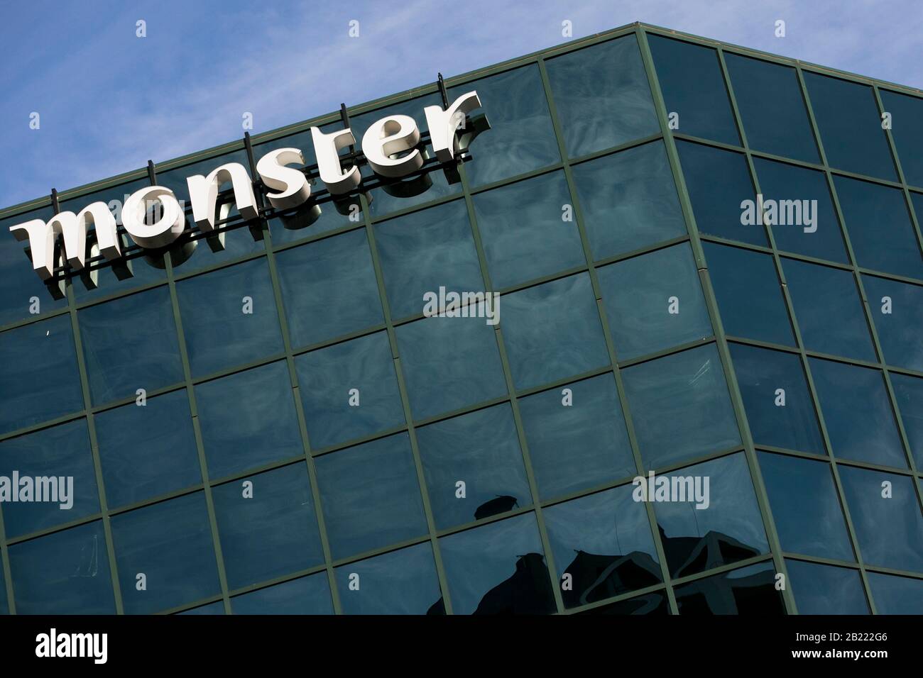 Un logo al di fuori di una struttura occupata da Monster Worldwide, Inc., a McLean, Virginia, il 23 febbraio 2020. Foto Stock