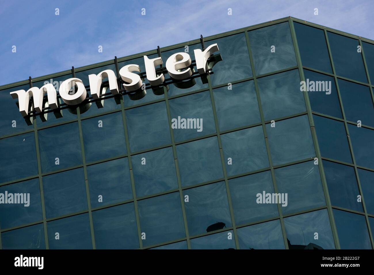 Un logo al di fuori di una struttura occupata da Monster Worldwide, Inc., a McLean, Virginia, il 23 febbraio 2020. Foto Stock