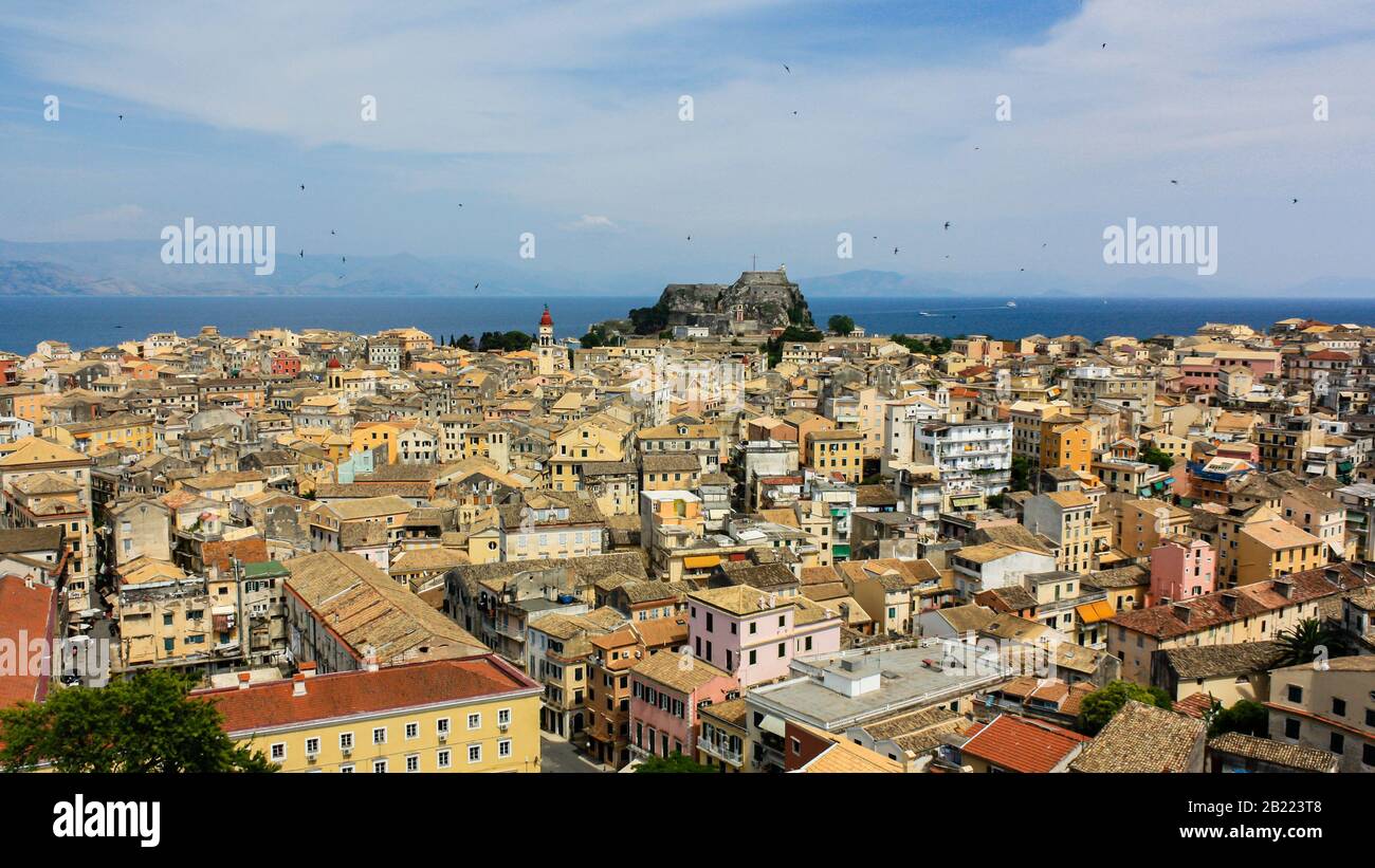 La città di Corfù è una posizione fantastica e un posto che tutti dovrebbero visitare. Foto Stock