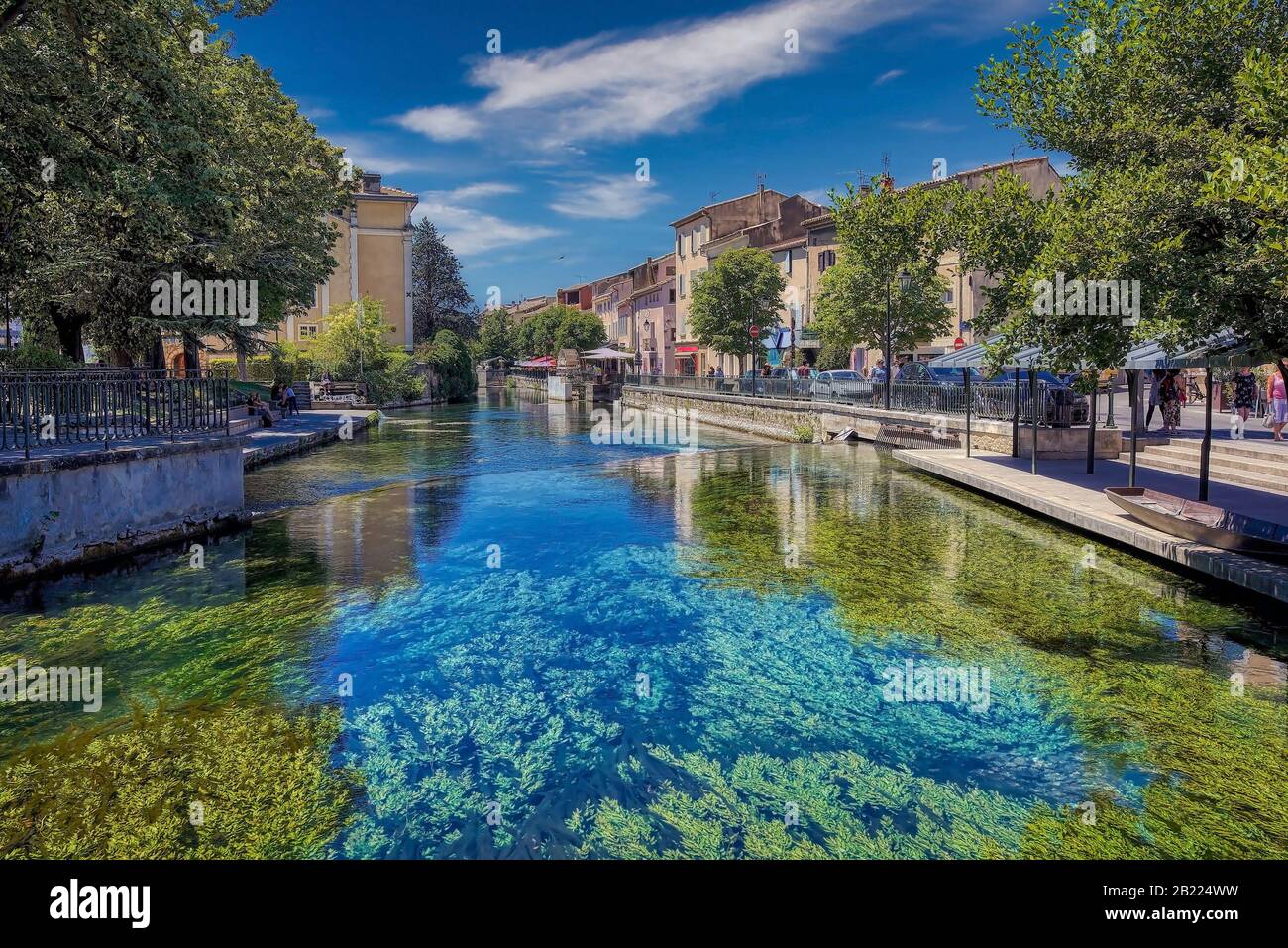 La bella città di Isle sur la Sorgue, Provenza, Francia Foto Stock