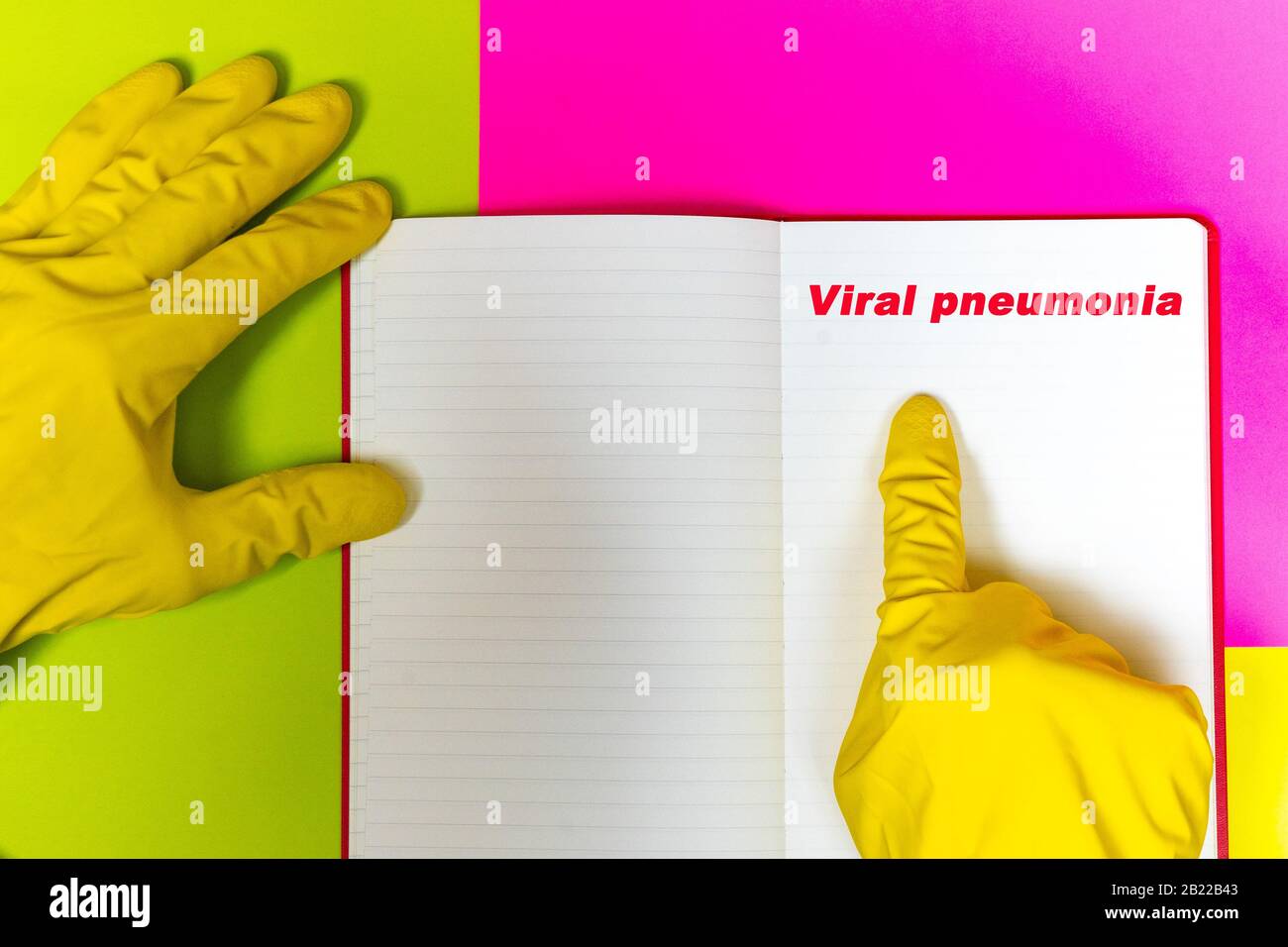 Lettering in Notepad: Polmonite virale. Concetto sanitario e medico. Foto Stock