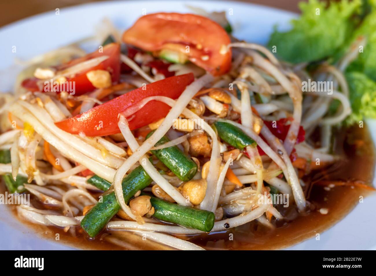 Germogli speziati tailandesi e insalata di pepe Foto Stock