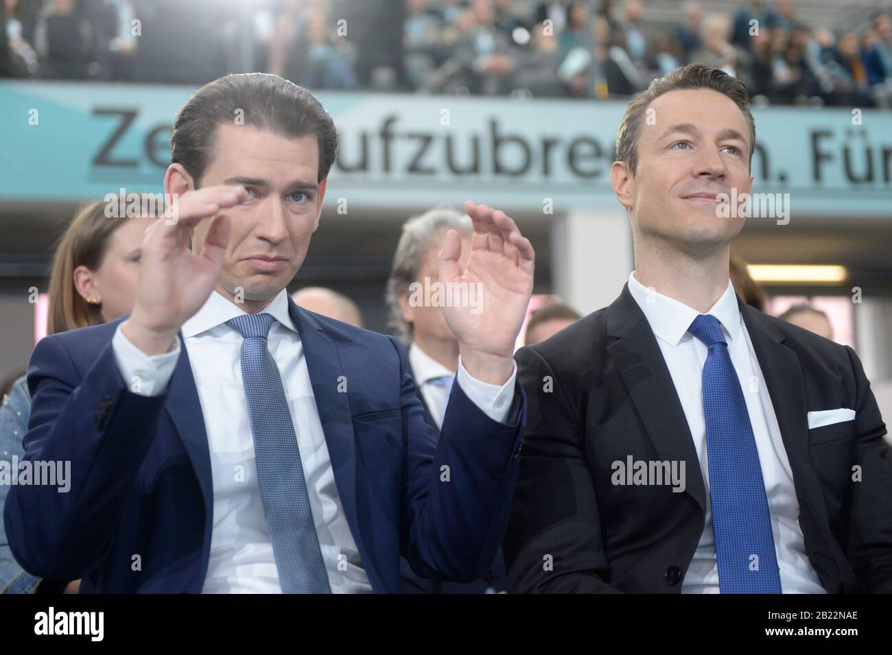 Vienna, Austria. Febbraio 29th Feb, 2020. 36th Partito Nazionale Ordinario della ÖVP Vienna (Partito popolare austriaco di Vienna) a METAStadt di Vienna. La foto mostra (L) il Cancelliere Sebastian Kurz e il Ministro federale delle finanze (R) Gernot Blümel. Credit: Franz PERC / Alamy Live News Foto Stock