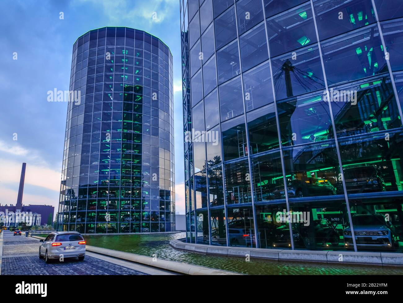 Autotürme, Vw Autostadt, Wolfsburg, Niedersachsen, Deutschland Foto Stock