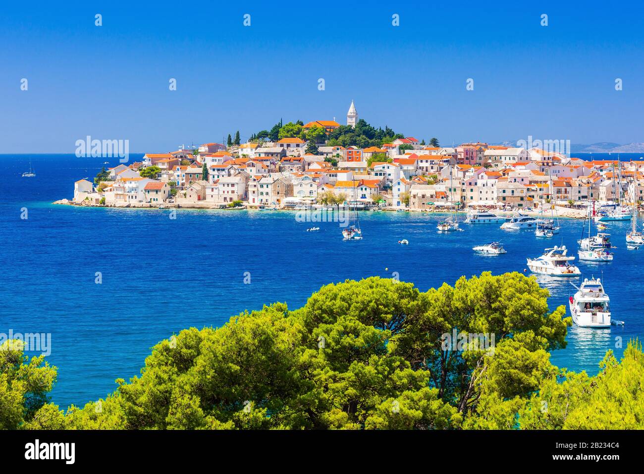 Primosten, Sibenik Knin, Croazia. Località turistica sulla costa adriatica. Foto Stock