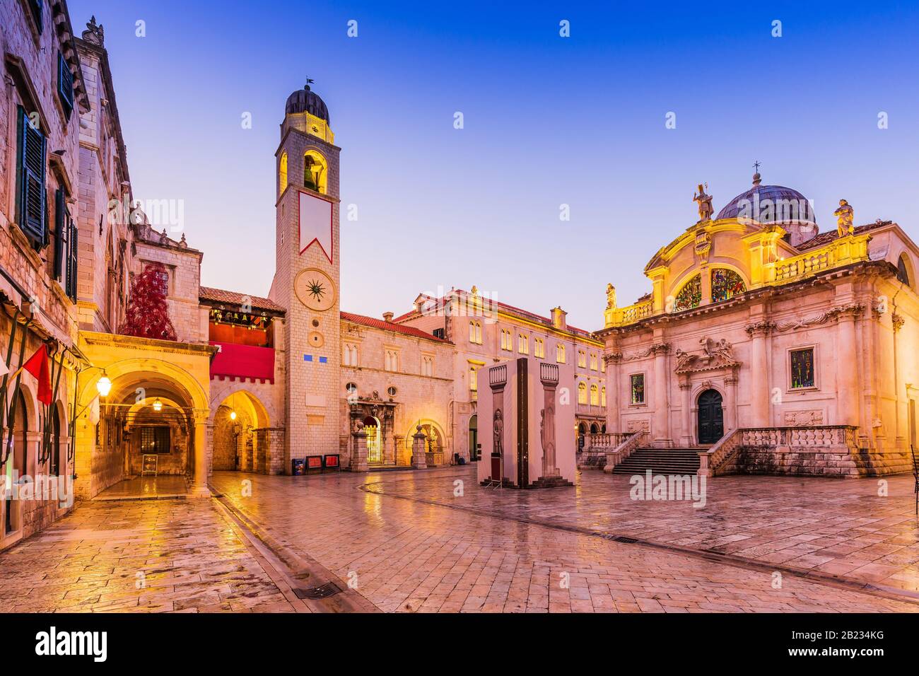 Dubrovnik, Croazia. Famosa via Placa (Stradun) all'interno delle mura della città. Foto Stock