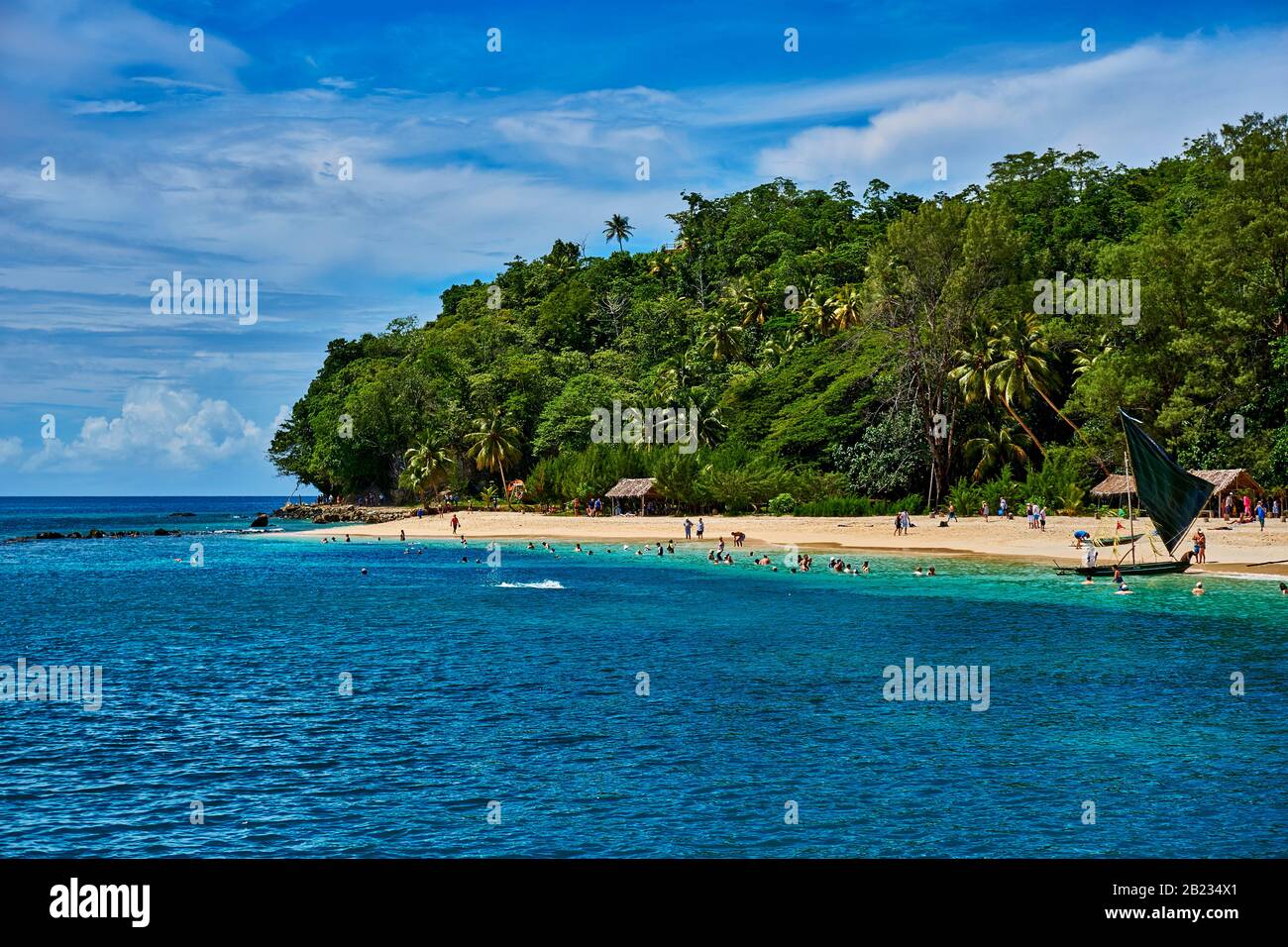 L'Isola Doini si trova nel cuore della Baia di Milne, sulla punta orientale di Papua Nuova Guinea. Questa piantagione è stata originariamente esaminata da un governo sur Foto Stock