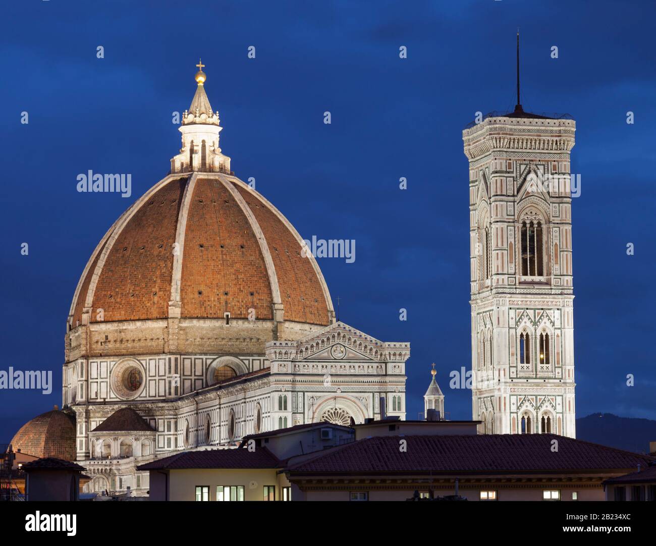 Vista notturna del Duomo di Firenze. Toscana, Italia Foto Stock