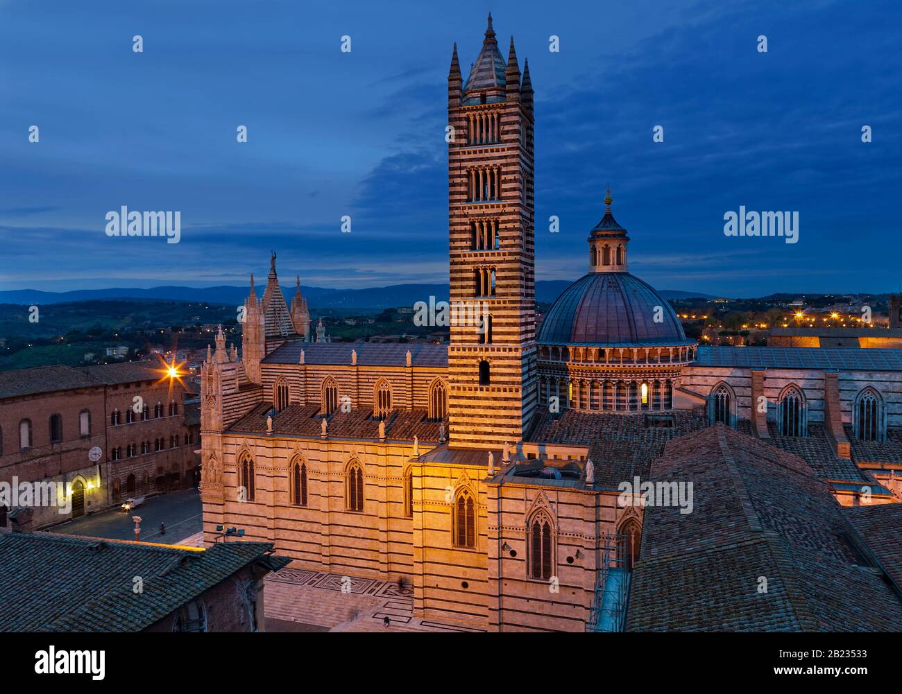 Vista sul Duomo di Siena. Toscana, Italia. Foto Stock