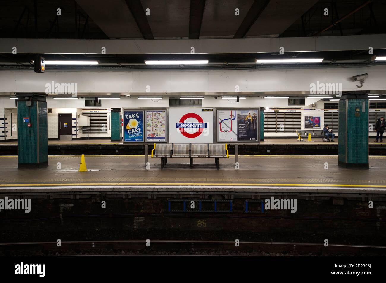Piattaforma tranquilla della stazione - tour della Londra nascosta della stazione della metropolitana di Moorgate Foto Stock