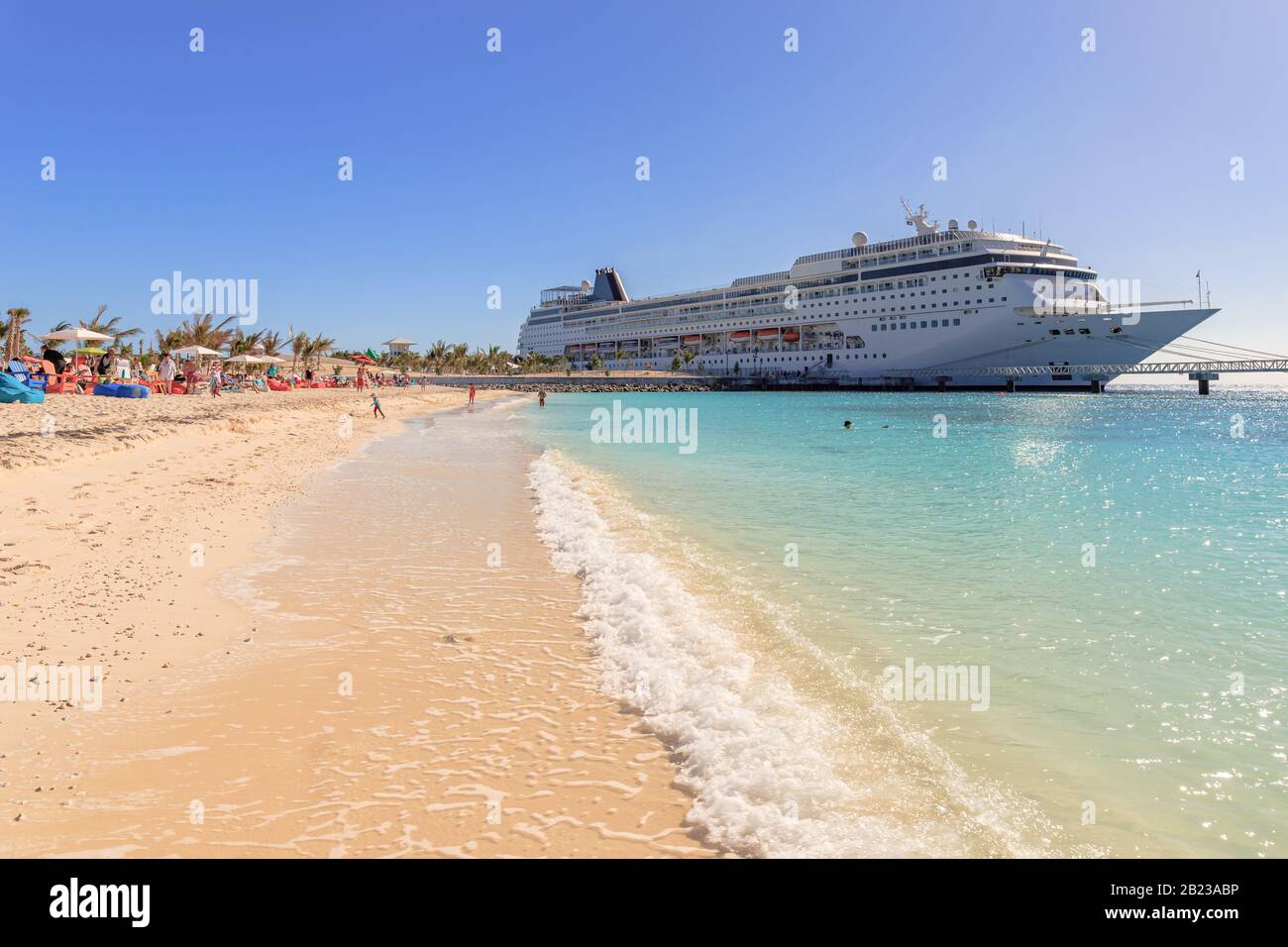 Nave da crociera al molo del Bahamas Island Ocean Cay Marine Resort Foto Stock