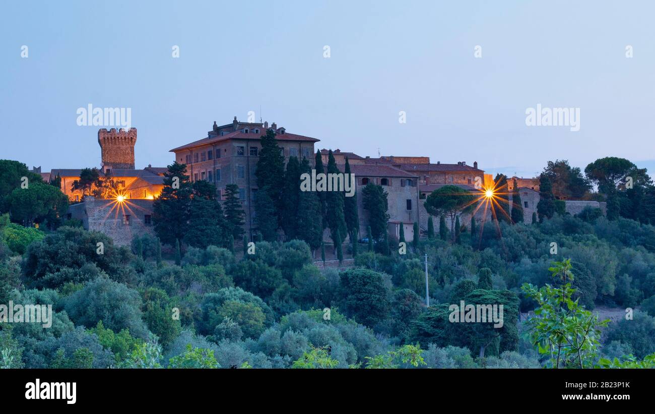 Vista sul Castel di Papulonia, Livorno, Toscana, Italia Foto Stock