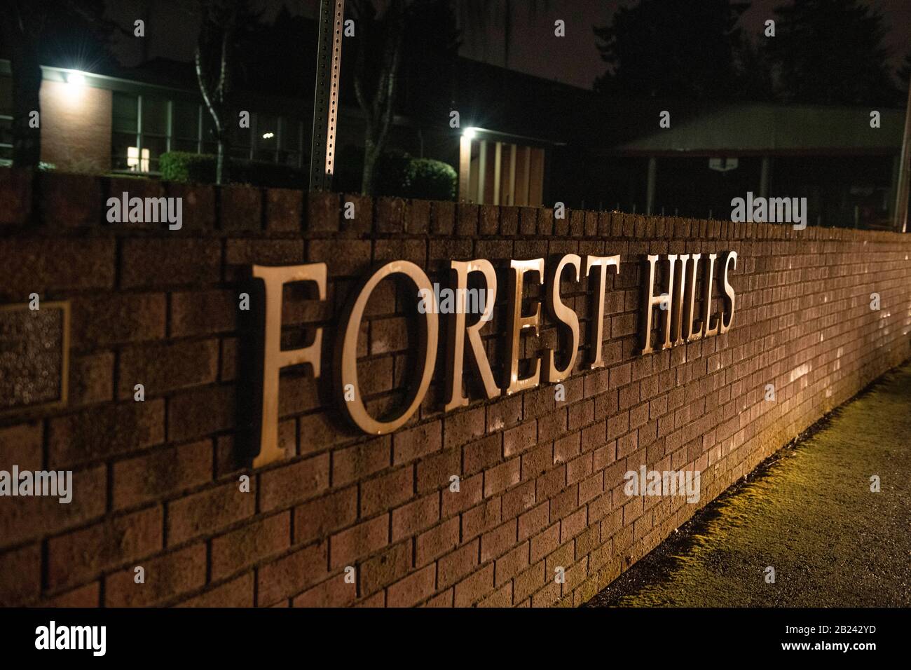 Forest Hills Elementary School a Lake Oswego, Oregon, dove i funzionari della sanità pubblica dell'Oregon hanno confermato un caso di trasmissione comunitaria del coronavirus COVID-19. L'individuo infetto senza nome è stato ricoverato in ospedale presso un ospedale locale di Portland in attesa di una seconda conferma positiva da parte del CDC di Atlanta. La scuola rimarrà chiusa almeno mercoledì 4 marzo 2020. Foto Stock