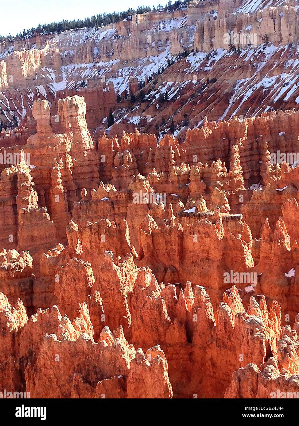 Vista particolarmente bella da Sunset Point delle aspre affiorazioni rocciose del Bryce Canyon Foto Stock