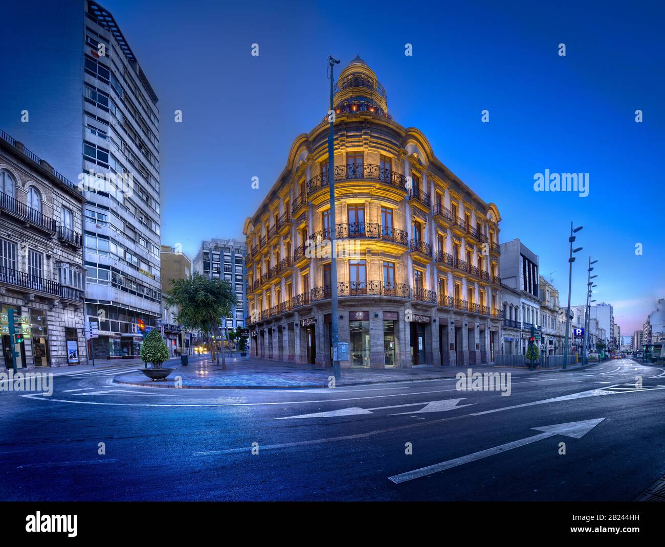 Puerta de Purchena con la Casa de las Mariposas, Almería, Andalusia, Spagna Foto Stock