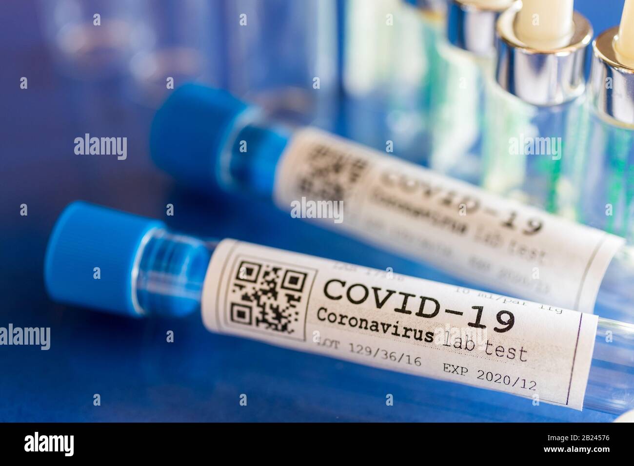 Virus del coronavirus Covid-19 pericoloso in laboratorio - infezione del virus 2019-nCoV. Rischio di pandemia globale dovuto all'epidemia di coronavirus Foto Stock
