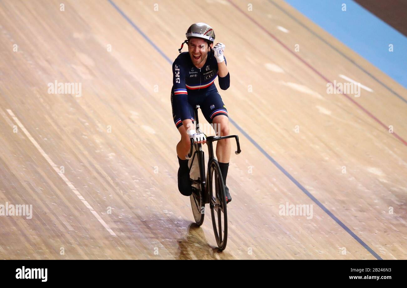 Benjamin Thomas, in Francia, reagisce alla vittoria complessiva nella gara di Omnium maschile durante il quarto giorno dei Campionati mondiali di ciclismo su pista UCI 2020 a Velodrom, Berlino. Foto Stock