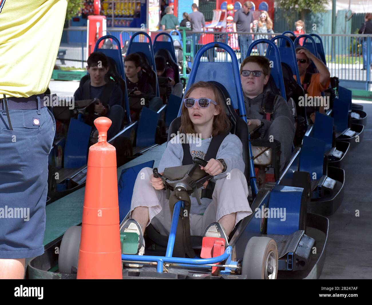 Questa è una foto di mio figlio che ha una giornata fantastica al parco a tema Fun Spot America. Ho avuto tanto divertimento fotografare mio figlio e i suoi amici come cavalcano. Foto Stock