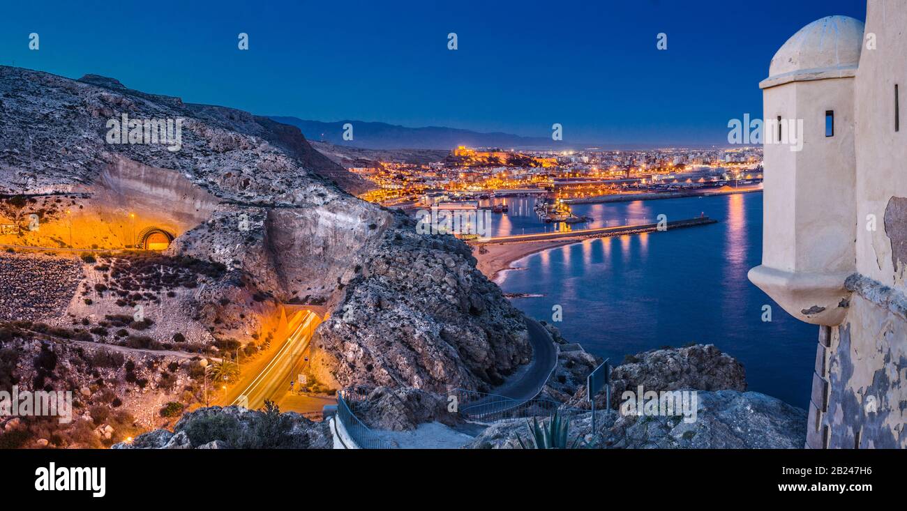Vista panoramica della città di Almeria dal Castello di San Telmo, Almeria, Andalusia, spagna Foto Stock