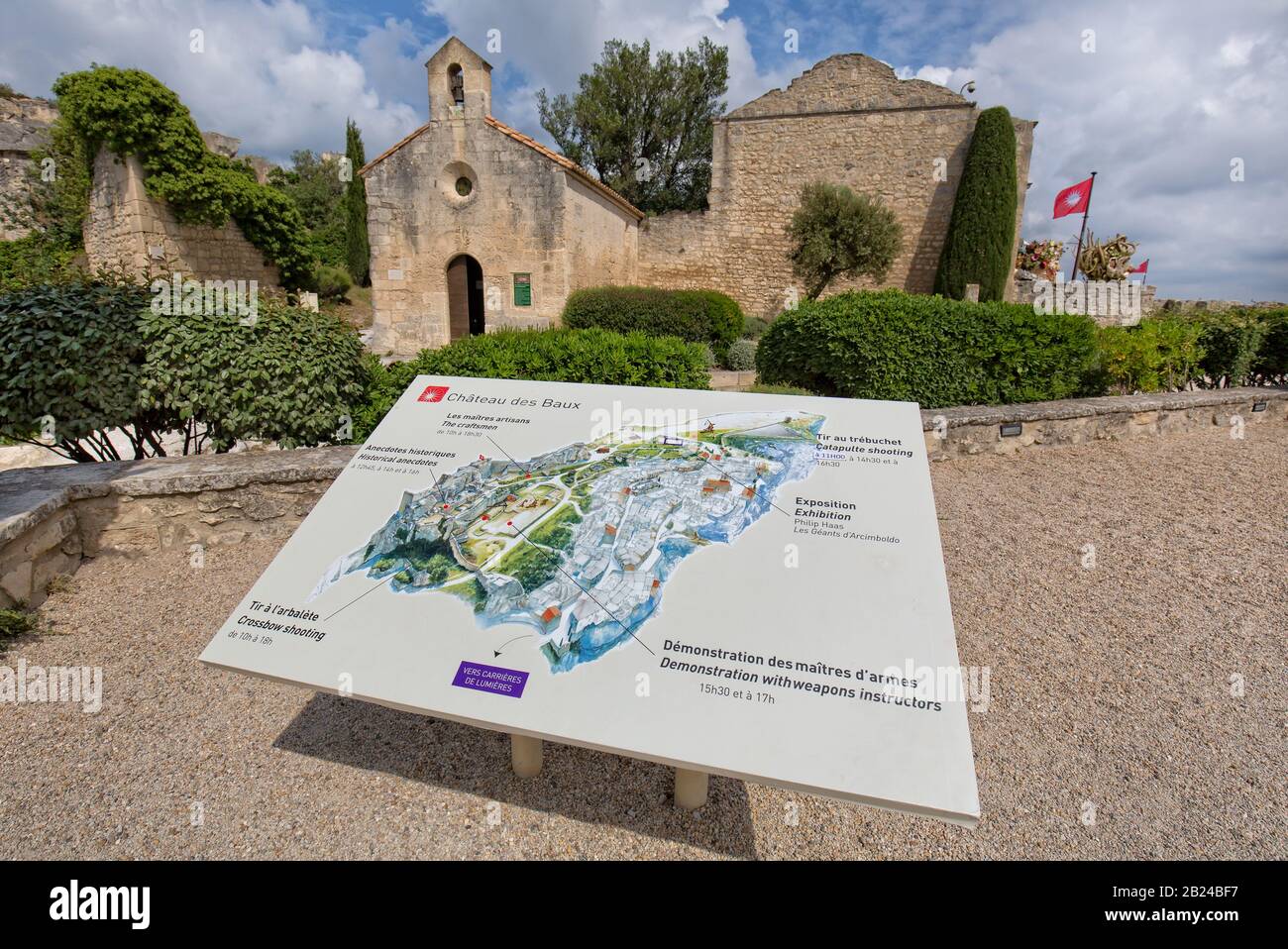 Les Baux-de-Provence, Bouches-du-Rhône, Provenza, Francia - 05 giu 2017: Informazioni turistiche mappa del Château des Baux de Provence. Baux-de-Provence Foto Stock