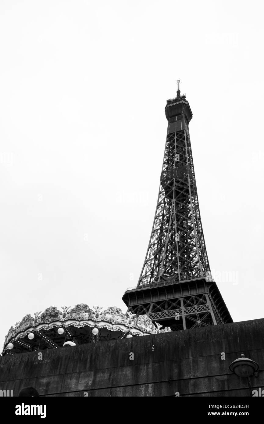 Statua Della Libertà E Torre Eiffel, Parigi, Francia Foto Stock