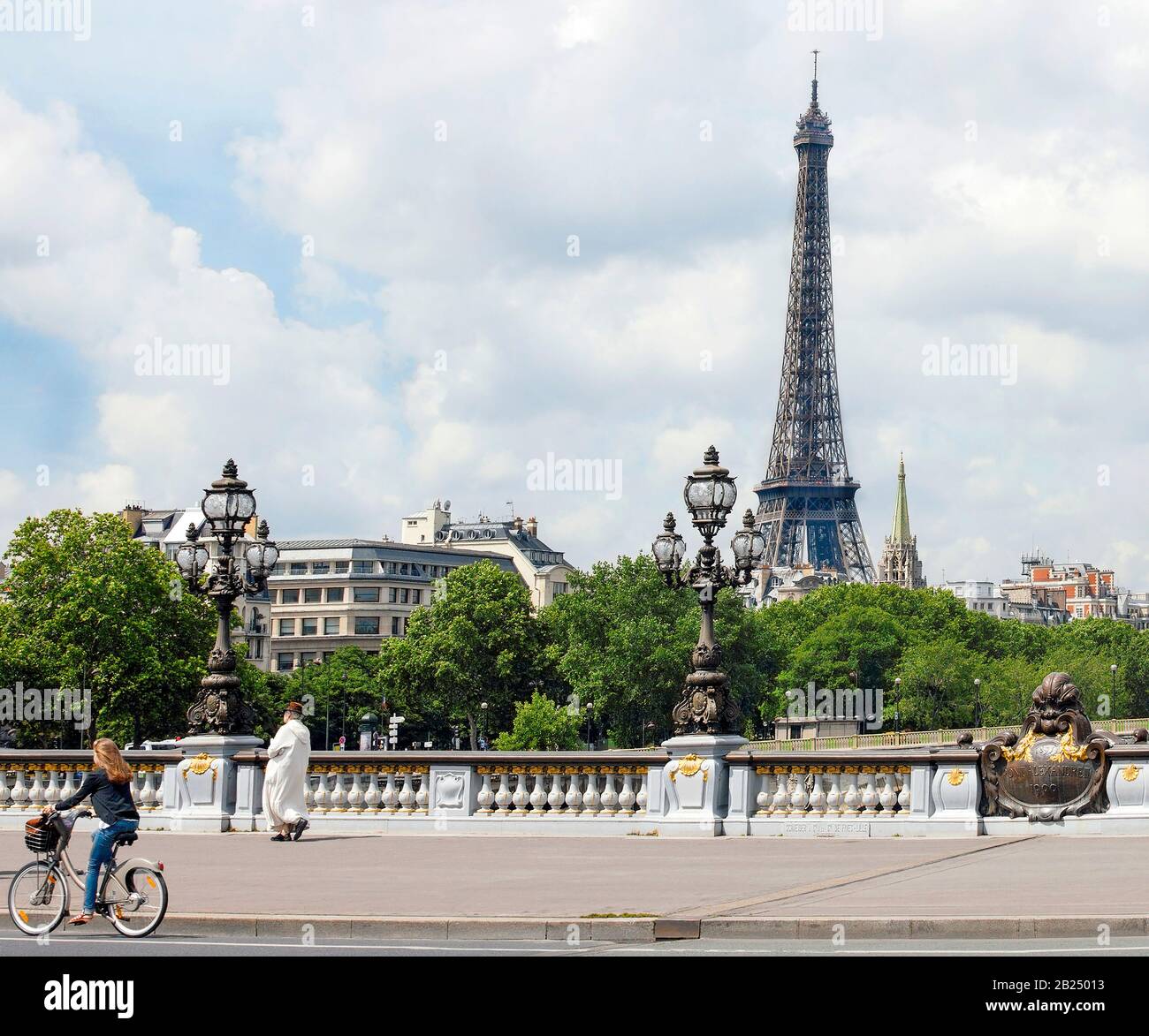 Pont Alexandre III e la Torre Eiffel Foto Stock