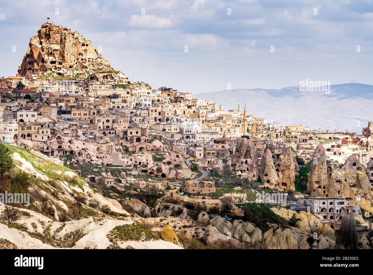 Città di Uchisar e castello da Pigeon Valley, Cappadocia, Turchia Foto Stock