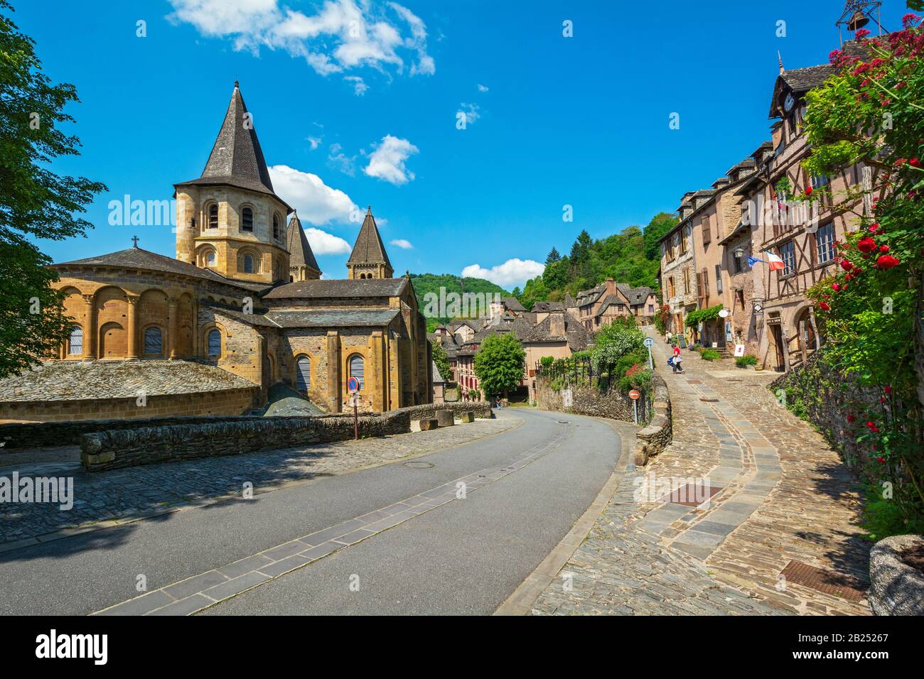 Francia, Conques, Abbazia di Sainte-Foy, centro città Foto Stock