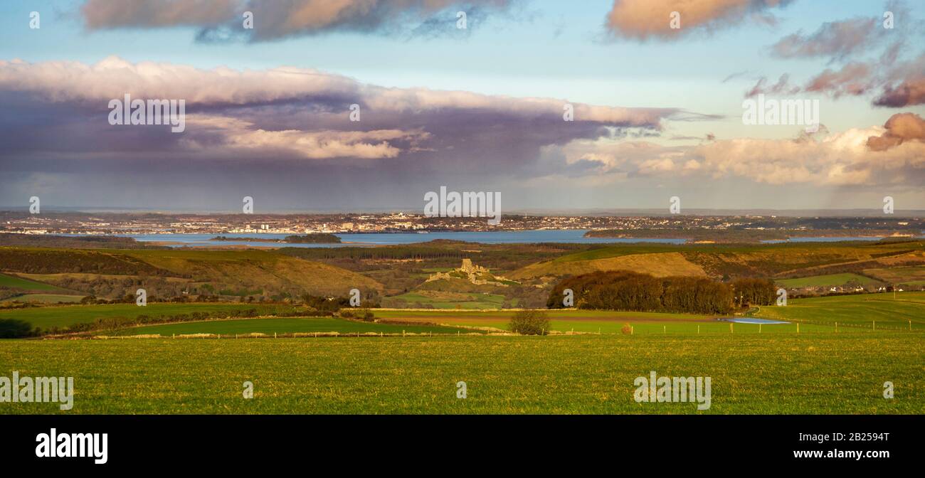 Swyre Head è il punto più alto delle colline di Purbeck e le viste a 360 gradi sono mozzafiato - vale assolutamente la pena di salire in 682ft Foto Stock