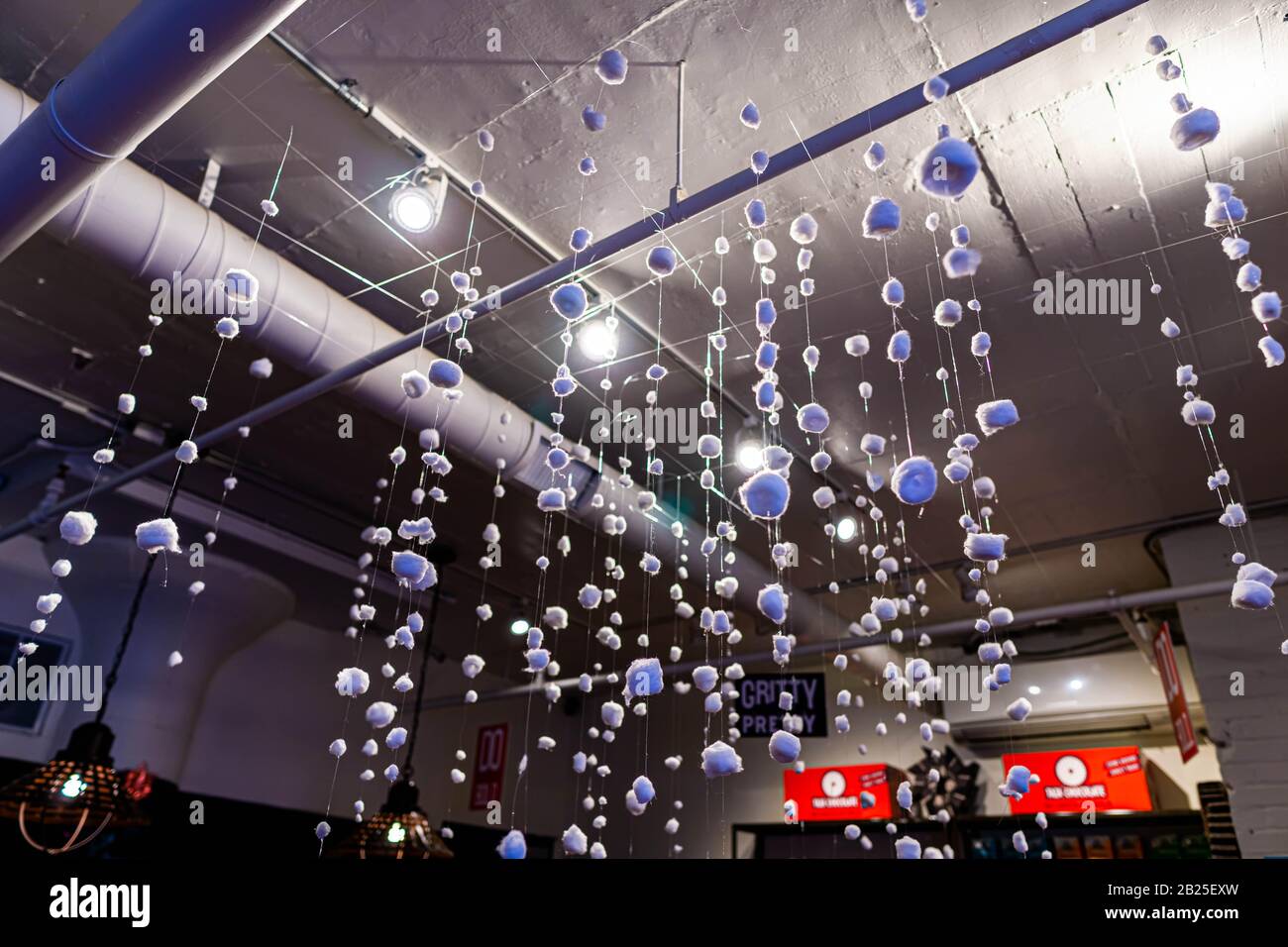 Bella decorazione sospesa in un negozio Foto Stock