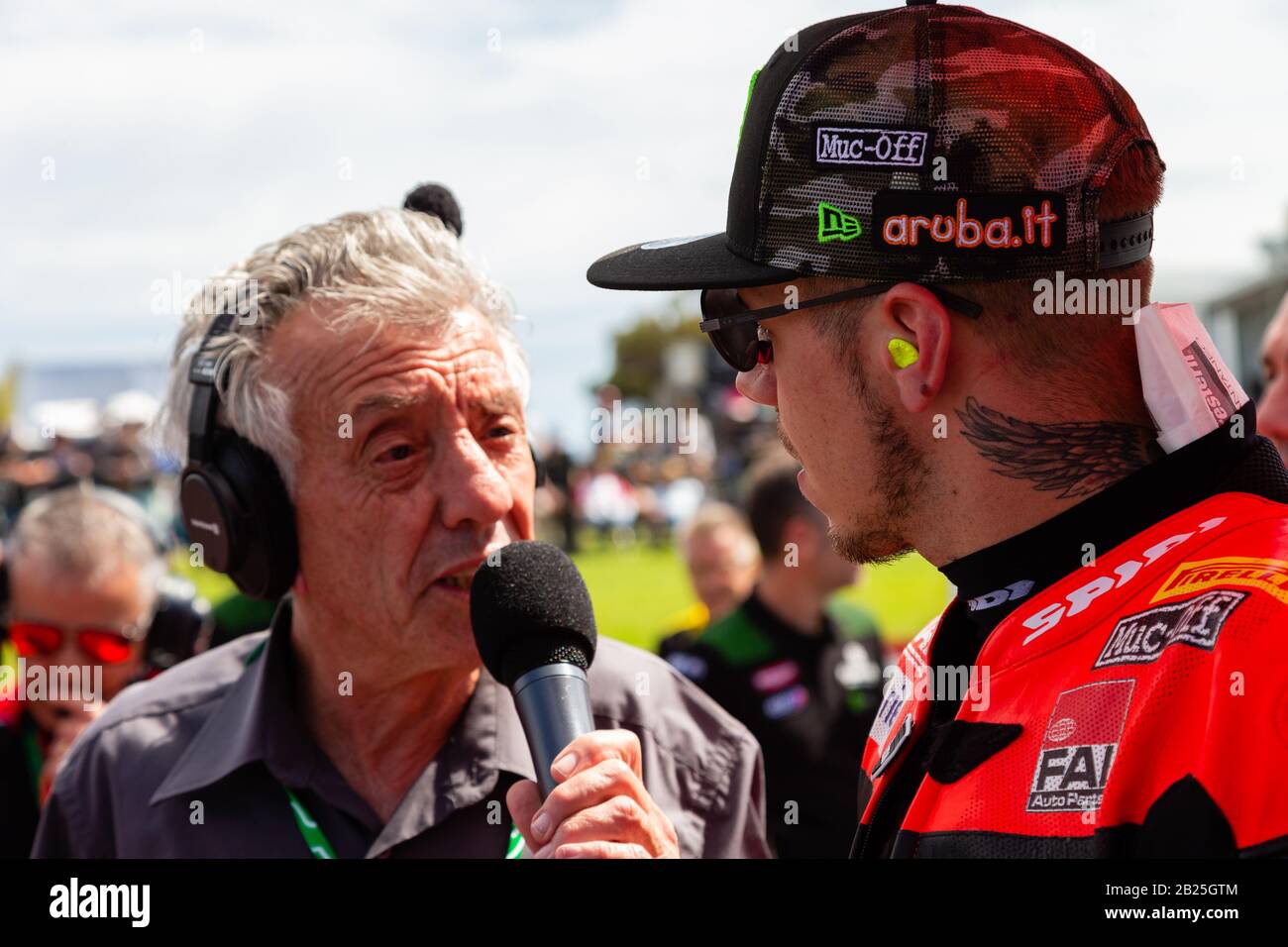 Melbourne, Australia, 1° Marzo 2020. Scott Reding è intervistato da Mark Bracks in griglia durante il Motul FIM Superbike World Championship, Phillip Island Circuit, Australia. Credito: Dave Hewison/Alamy Live News Foto Stock