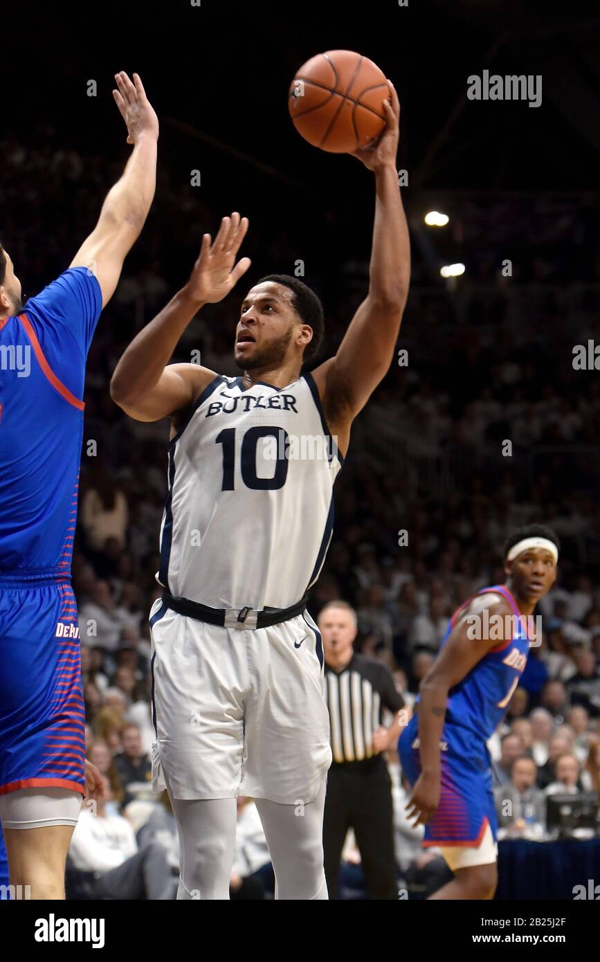 Indianapolis, Indiana, Stati Uniti. 29th Feb, 2020. Butler Bulldogs avanti BRYCE NZE (10) tenta un colpo durante la prima metà a Hinkle Fieldhouse a Indianapolis. Credit: Richard Sitler/Zuma Wire/Alamy Live News Foto Stock