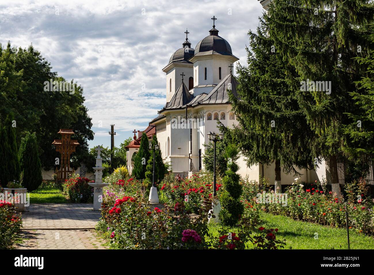 Architettura sacrale rumena. Vecchia chiesa ortodossa. Romania. Foto Stock