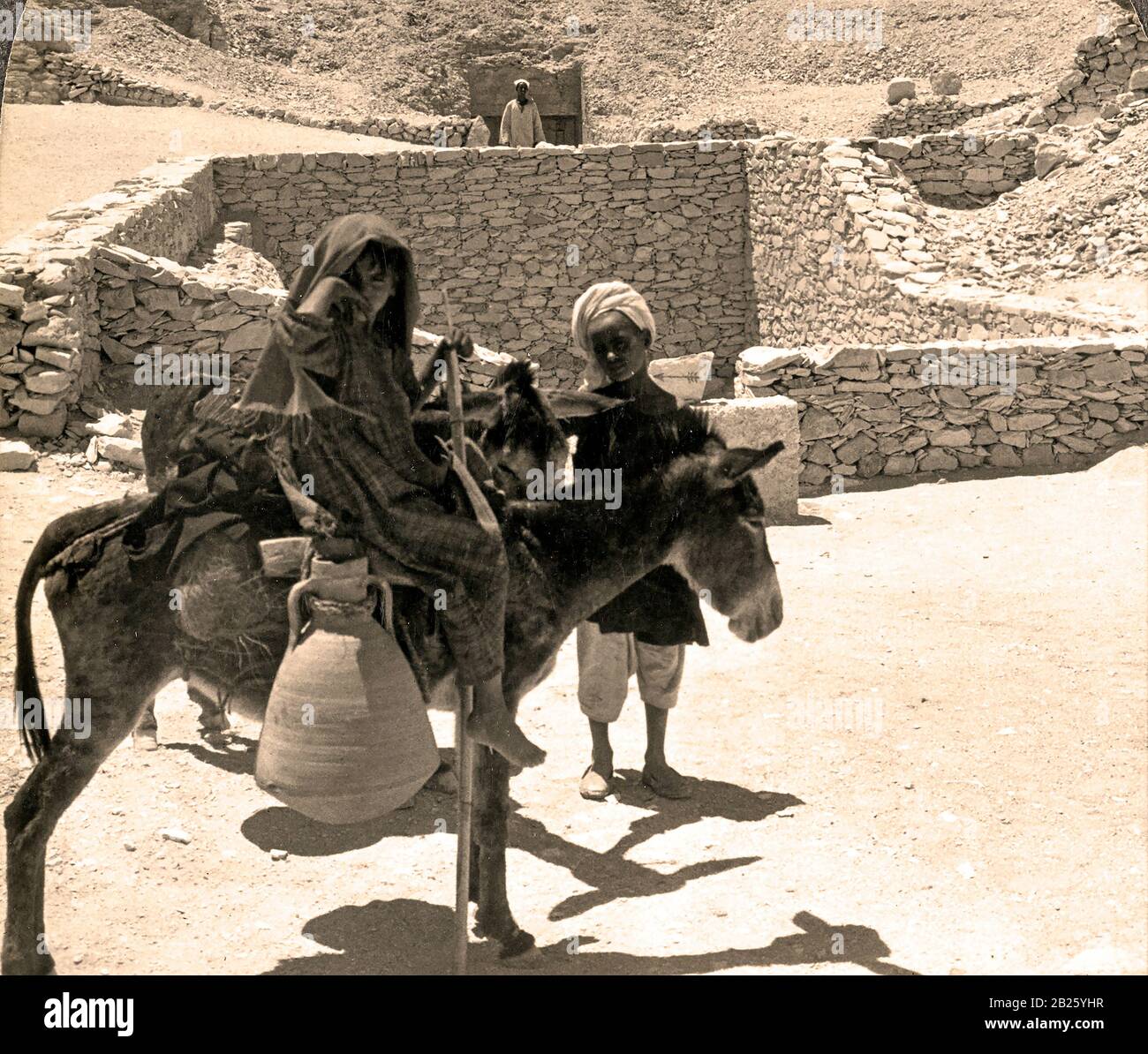 Egitto Tomba della Valle del Re di Tutankhamun in una stampa del 1920-1930 Foto Stock