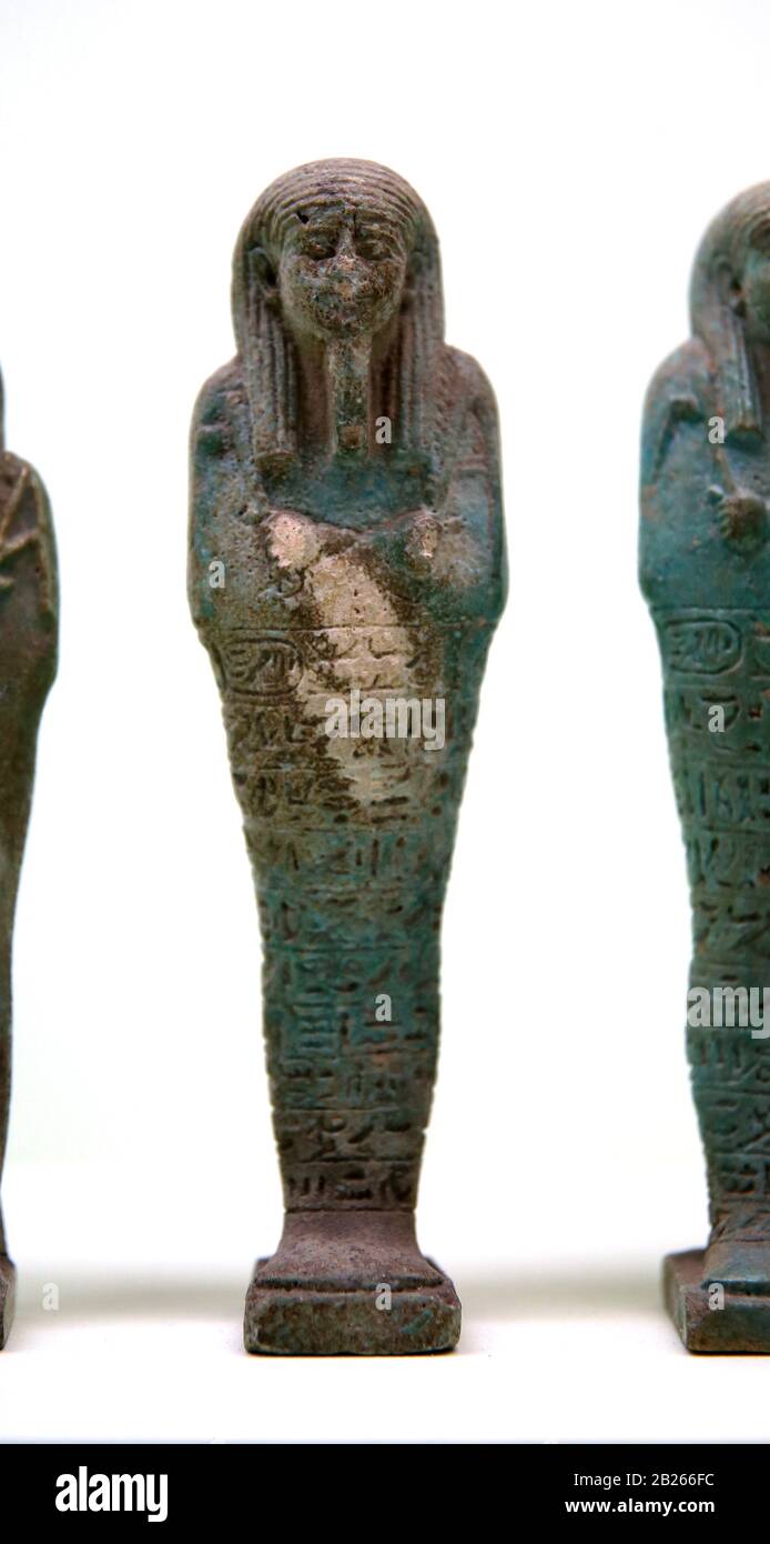 Egitto. Ushabti. (chiamato anche shabti). Figurina funeraria, posta nelle tombe. Museo Archeologico Di Istanbul, Turchia. Foto Stock